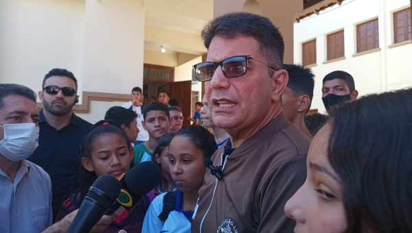 “Isso é pecado, isso é feio”, diz Gladson ao repudiar uso político das mortes das crianças